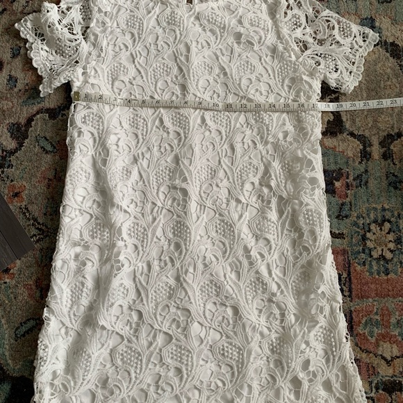 White dress - Picture 7 of 7